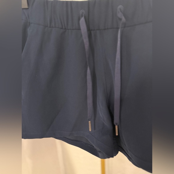 Lululemon On The Fly Woven Shorts 2.5” True Navy Drawstring - Picture 4 of 10